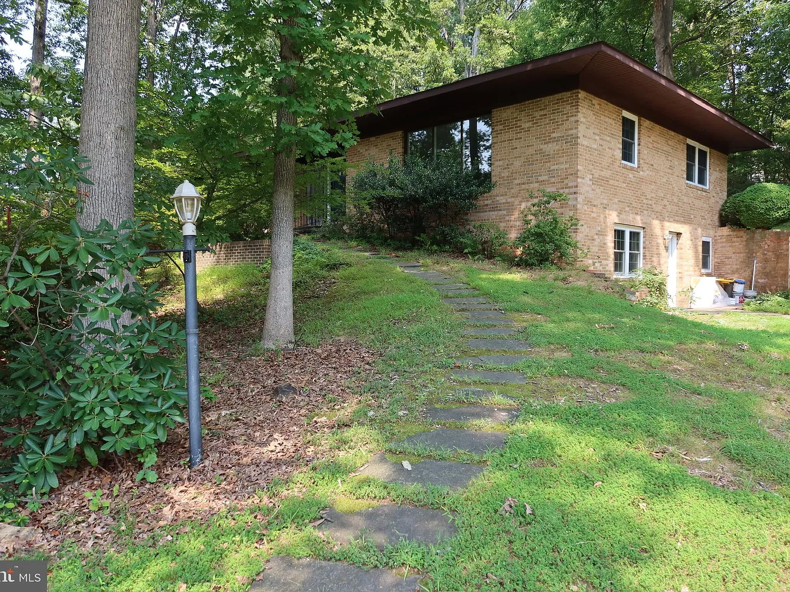 6 bed, 2916 sqft, $4,500 — Photo 1