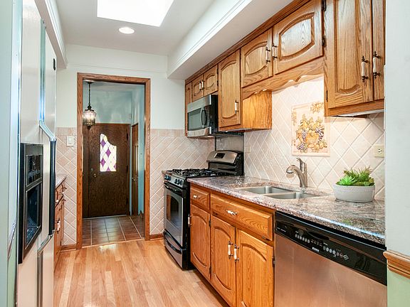 5th image of 4813 Fair Elms Ave