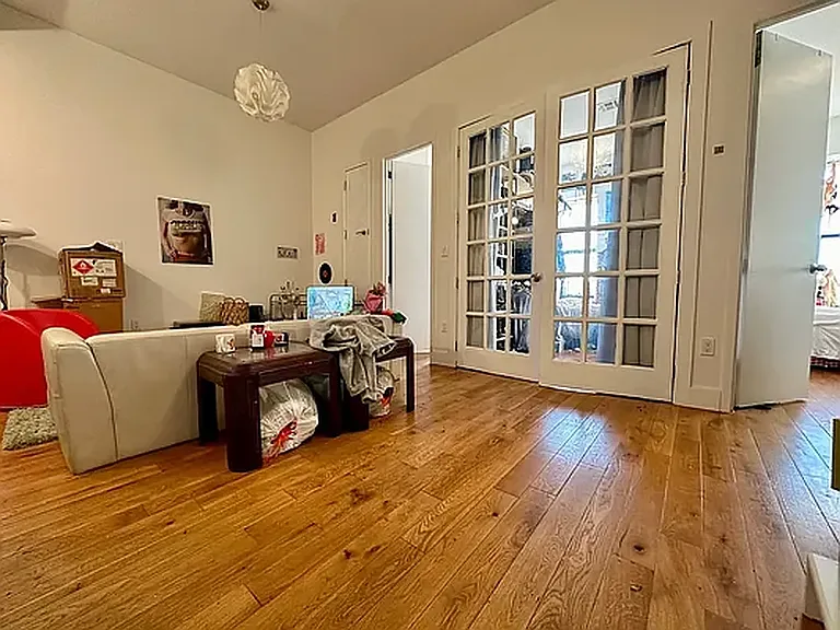 418 Melrose St #3F — Photo 17
