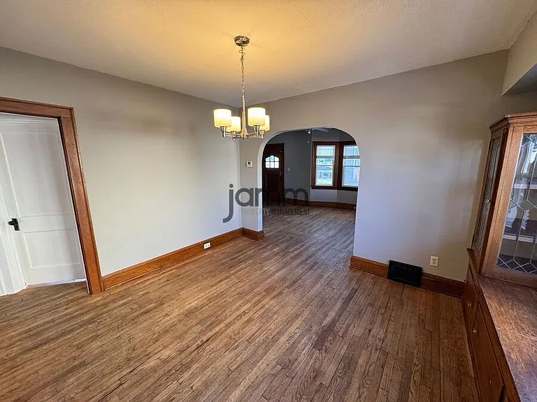 2121 Wyandotte Ave #2123 — Photo 5