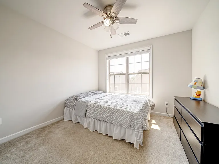22489 Naugatuck Sq — Photo 23