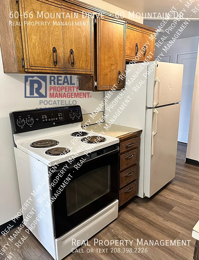 3 bed 1 bath duplex - Dog friendly — Photo 4