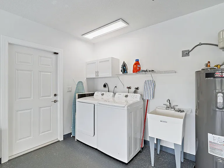 1342 Essex Dr — Photo 45