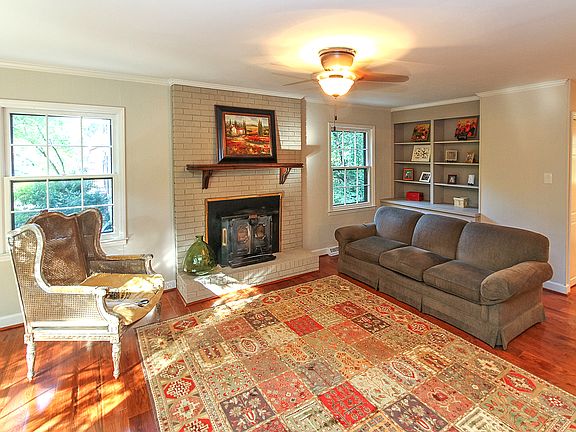 3rd image of 8411 Knollbrook Dr
