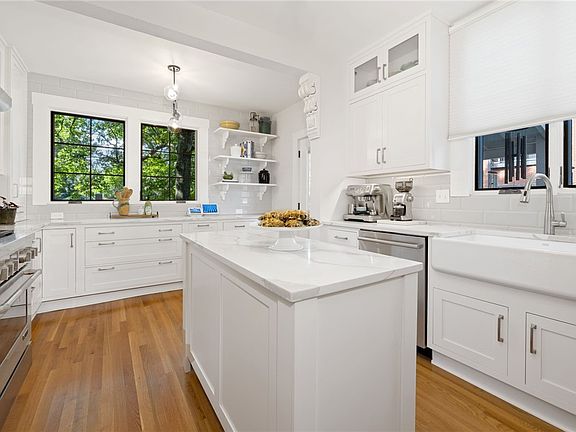 4th image of 403 E Lafayette St