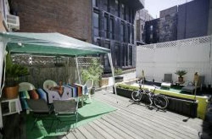1st image of 300 W 18th St