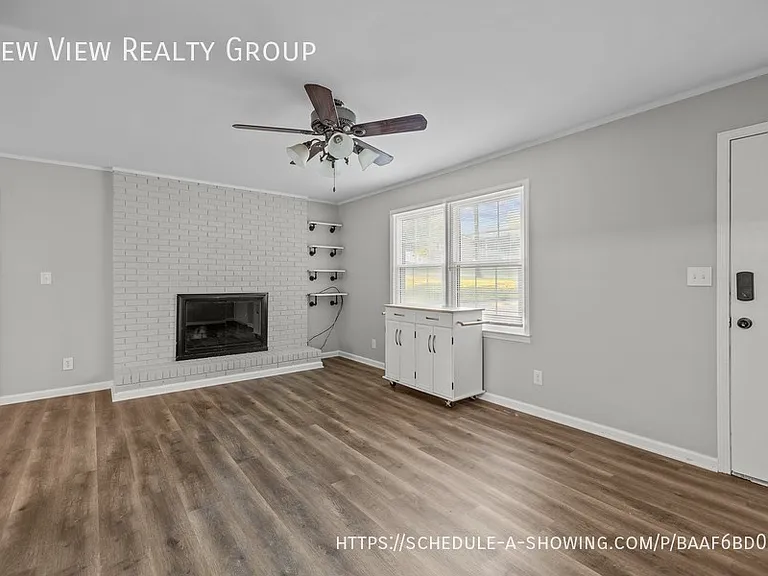 4800 Maplecrest Dr — Photo 3