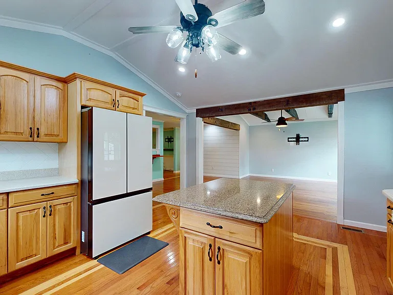 221 Salty Shores Rd — Photo 17