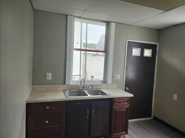 225 W Centre St APT 1, Shenandoah, PA 17976