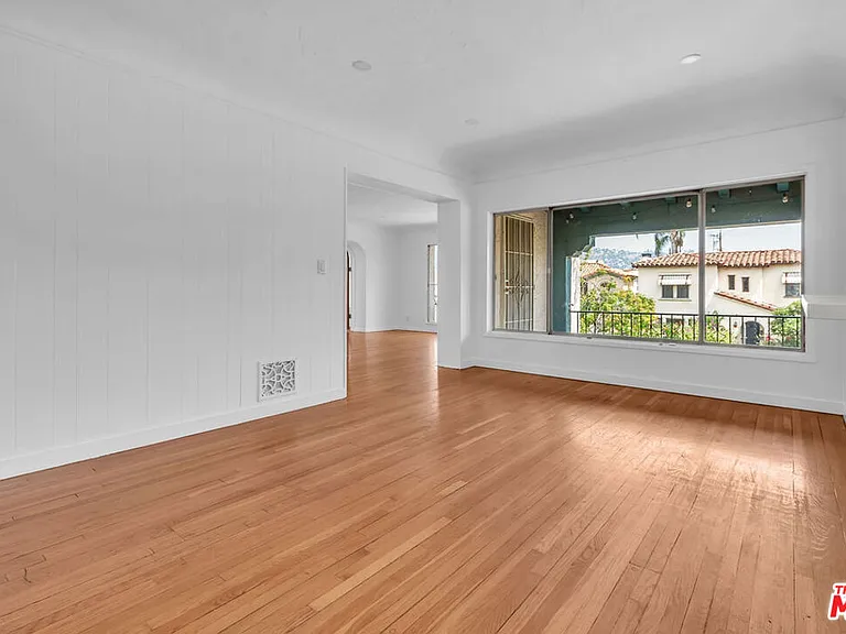 8300 Blackburn Ave — Photo 6