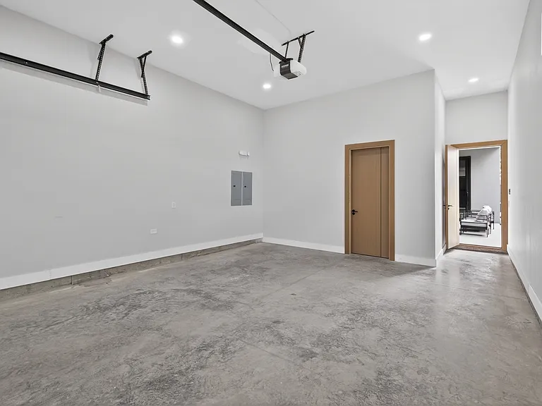 423 SW 13th St — Photo 87