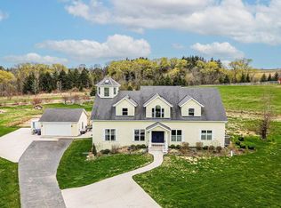 183 Twin Valley Trl, Cedar Grove, WI 53013