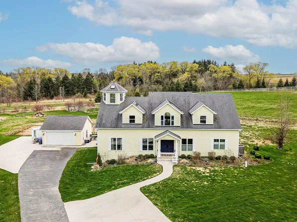 183 Twin Valley TRAIL, Cedar Grove, WI 53013