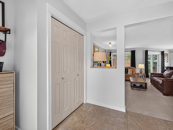 5th image of 72 Becker Cres