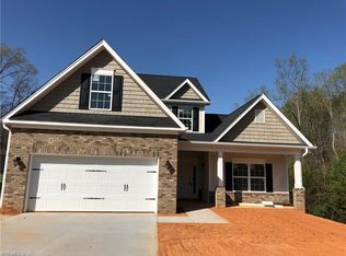 216 Star View Dr, King, NC 27021