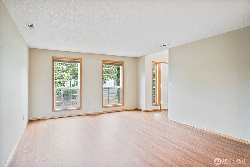 4th image of 2225 52nd Avenue