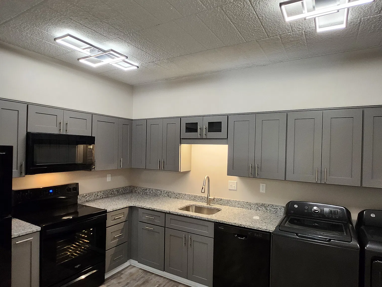 37 Academy Ave — Photo 1