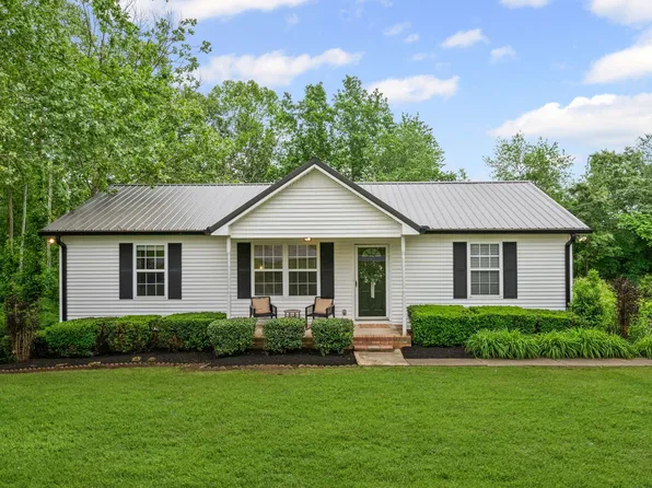 105 Cedarview Dr, Charlotte, TN 37036