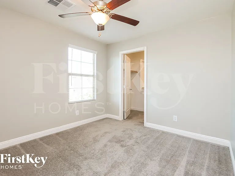 305 N Sunrise — Photo 11