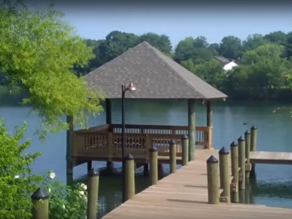 Lake Whetstone - 2 Minutes away.