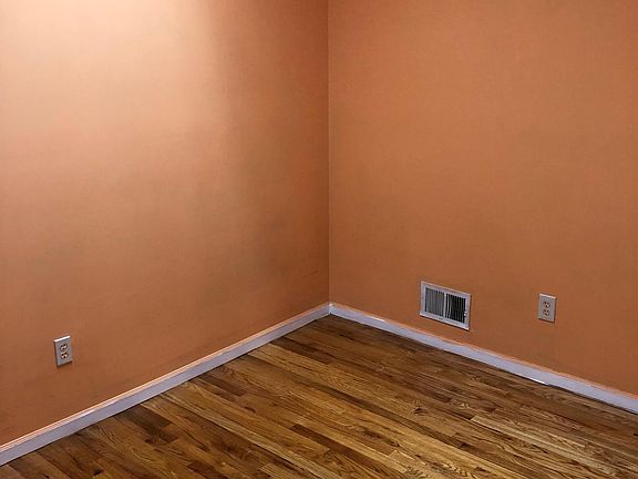 3rd image of 111 Dartmouth Loop #2