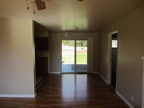 3rd image of 4621 192nd St SW