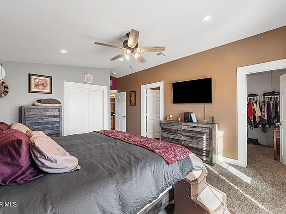 32nd image of 10448 Oleander Ave