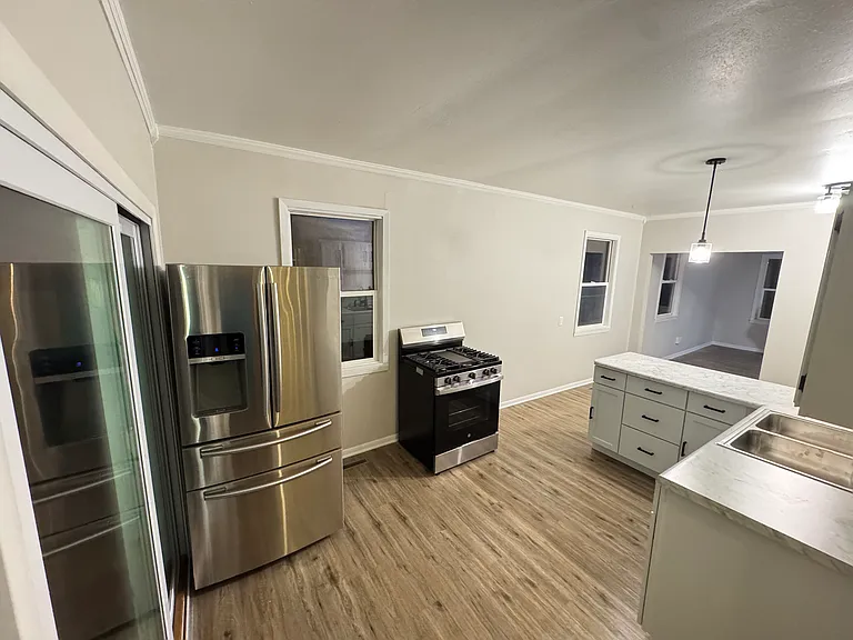 234 Foster St — Photo 6