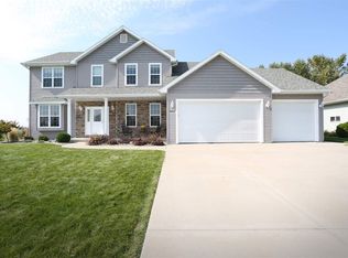 4323 N White Hawk Dr, Appleton, WI 54913