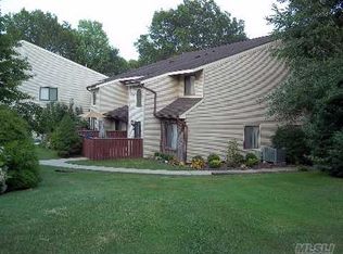 697 Hilltop Ct, Coram, NY 11727
