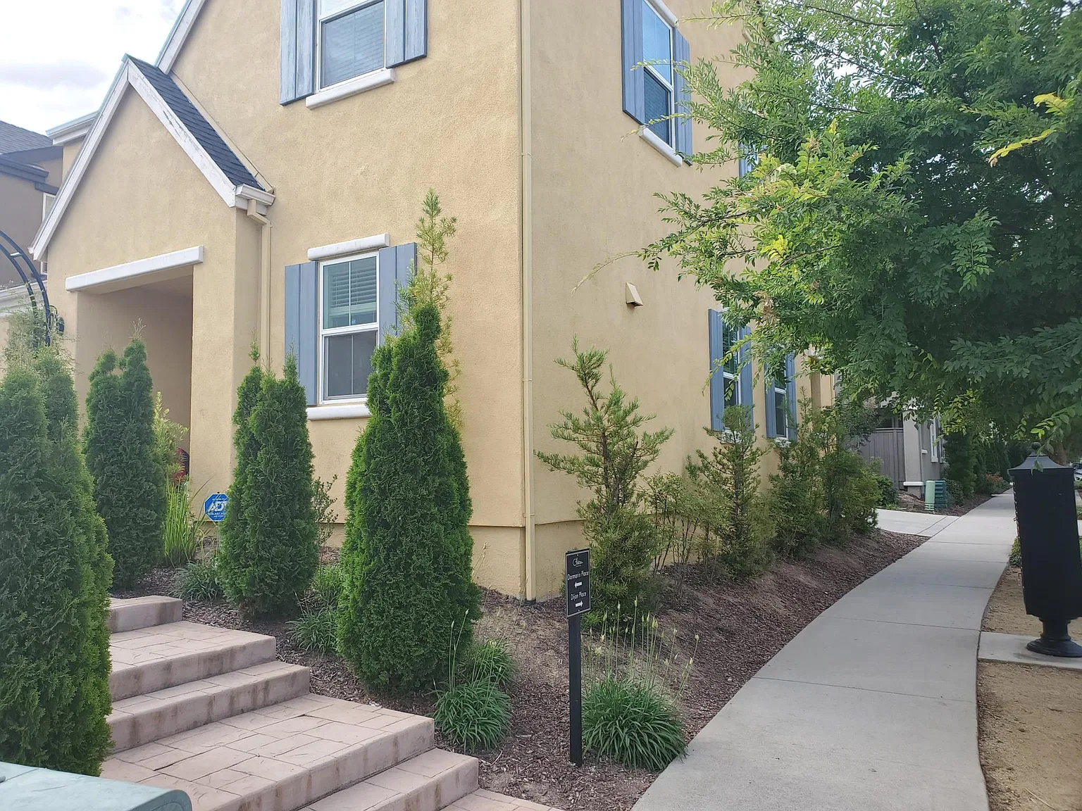 3 bed, 2.5 bath, 1844 sqft, $2,995 — Photo 2