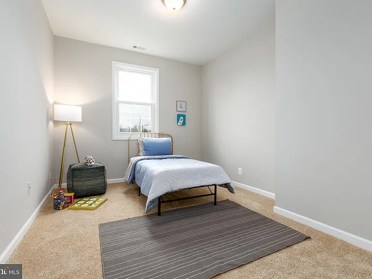 5044 Meade St NE — Photo 28