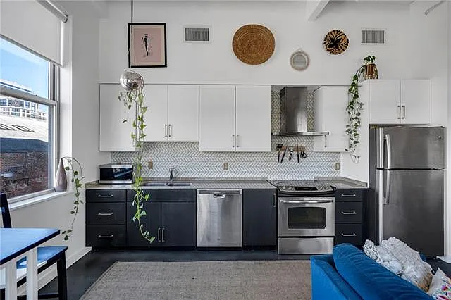 835 Julia St #4 — Photo 6