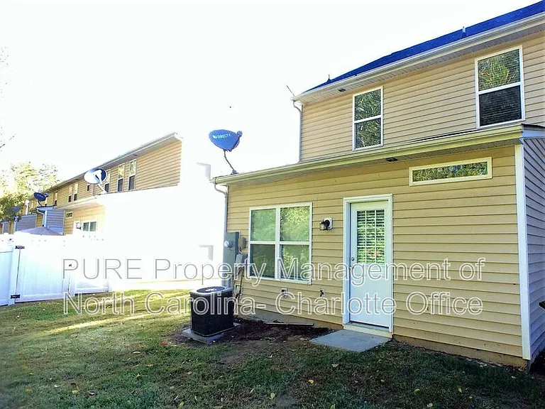 5637 Bent Creek Cir — Photo 12