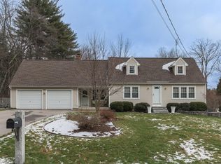 21 Woodridge Rd, Merrimack, NH 03054