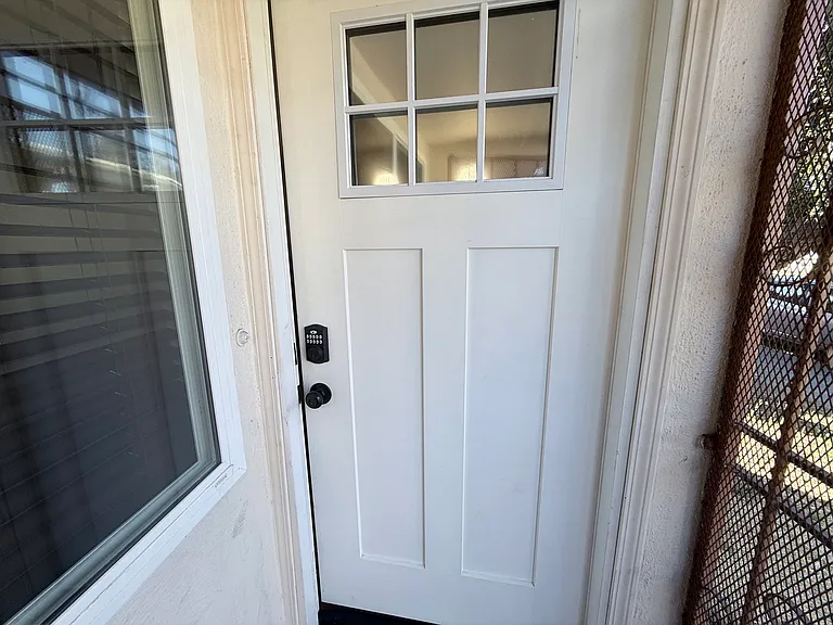 10301 San Leandro St — Photo 3