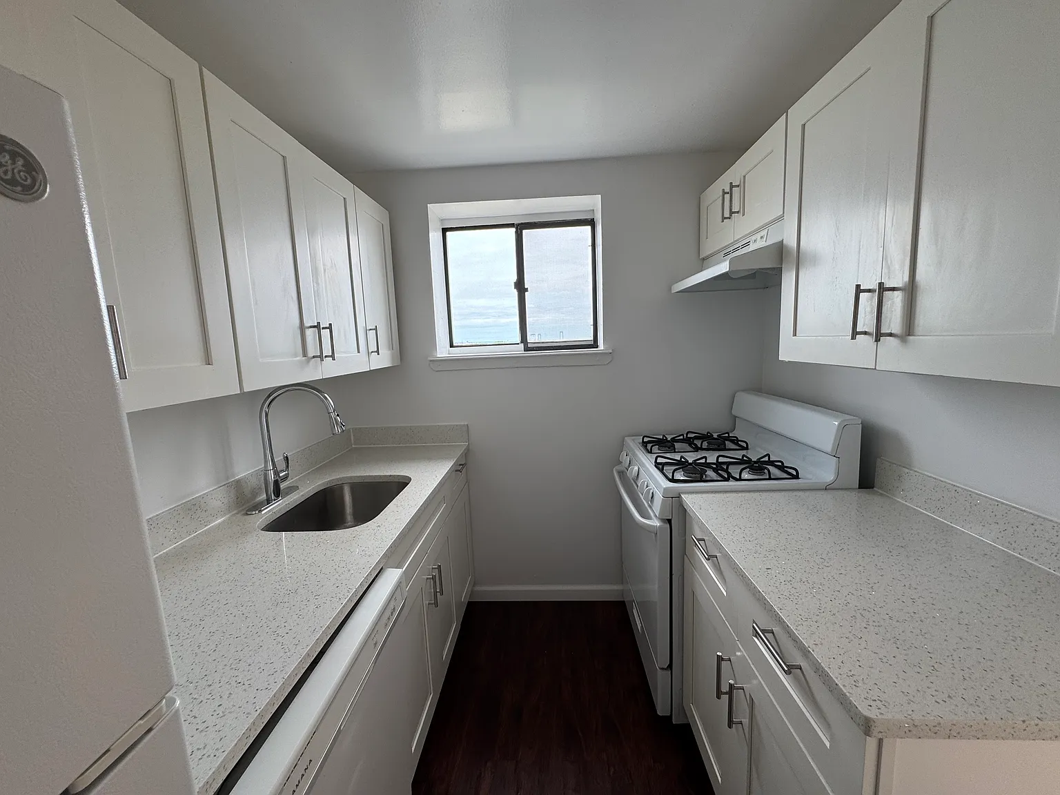 1 bed, 750 sqft, $2,400 — Photo 3