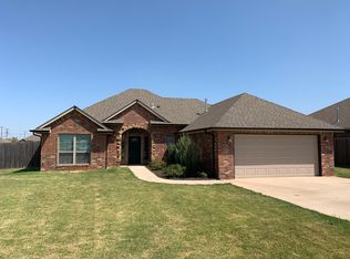 725 SW 12th St, Moore, OK 73160