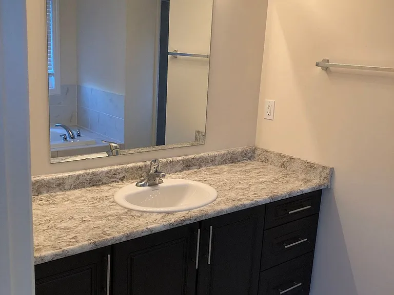 74 Terry Cres — Photo 10