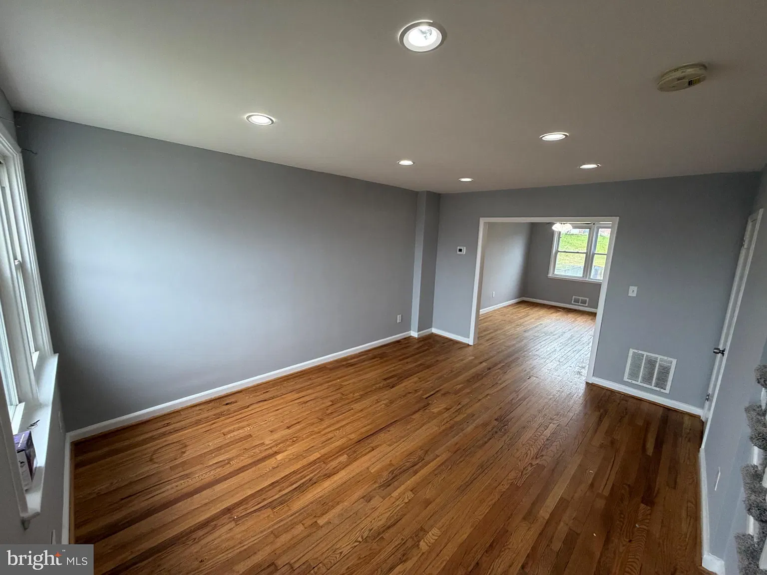 3 bed, 1.5 bath, 1024 sqft, $1,450 — Photo 3