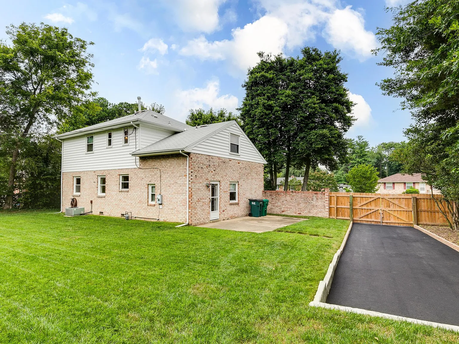 4 bed, 2.5 bath, 1976 sqft, $2,800 — Photo 4