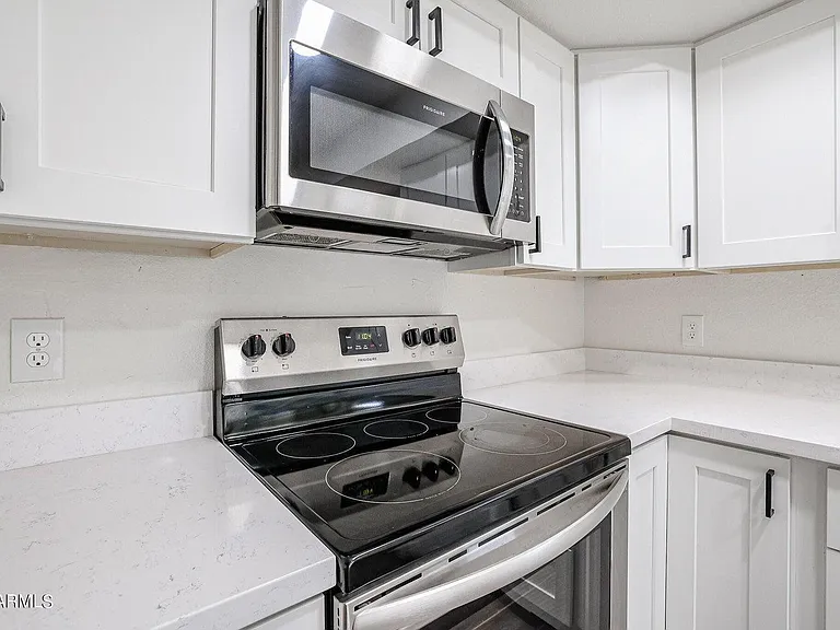 1803 W Maryland Ave — Photo 29