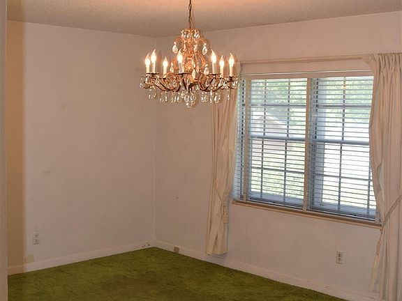 5th image of 312 E Garfield Dr