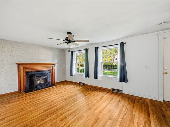 5th image of 207 Valley St