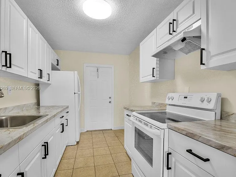 18947 NW 45th Ave #1 — Photo 12