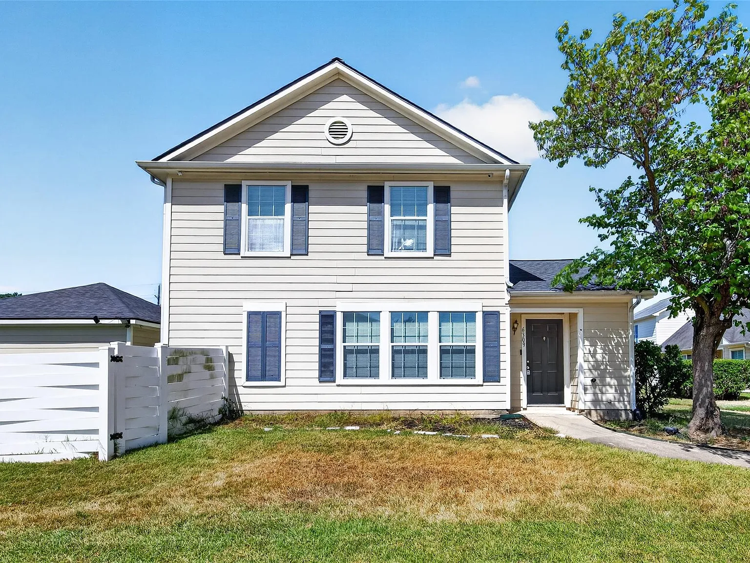 4 bed, 2.5 bath, 1637 sqft, $1,800 — Photo 1