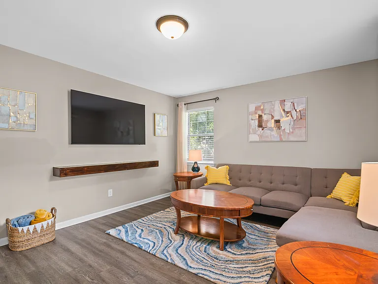 1607 Harrill St — Photo 3