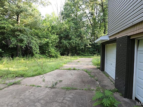 5th image of 90 Southland Dr