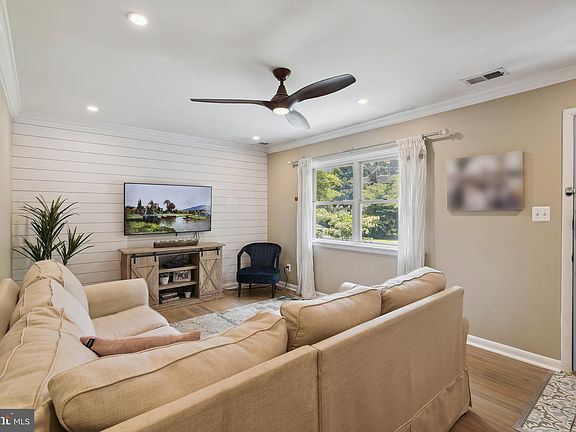 5th image of 100 Great Oak Dr
