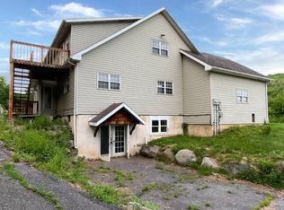 910 Sherwood Forest Rd, Stroudsburg, PA 18360